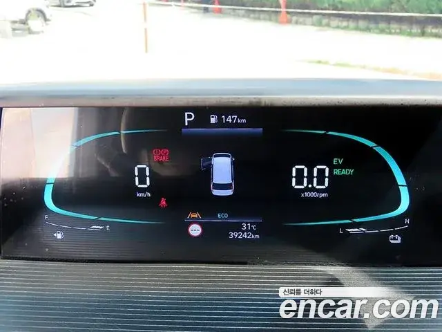 Hyundai Staria 2024 — Фото 8/20