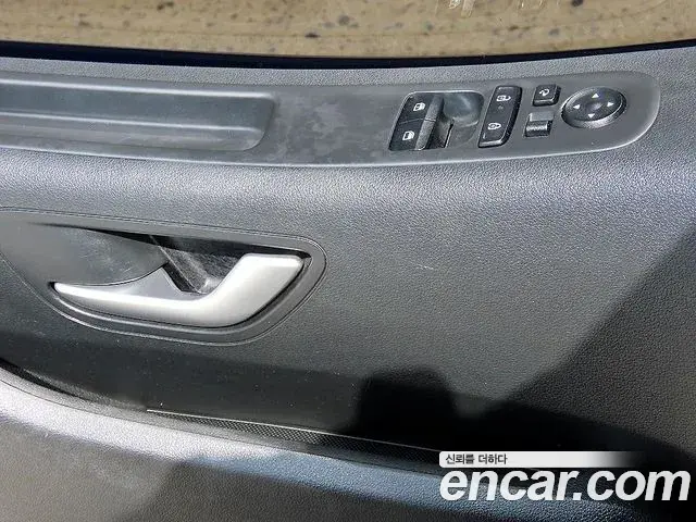 Hyundai Staria 2024 — Фото 11/20