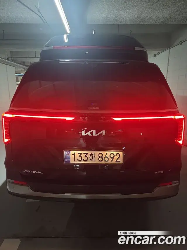 Kia Carnival 2024 — Şəkil 2/5