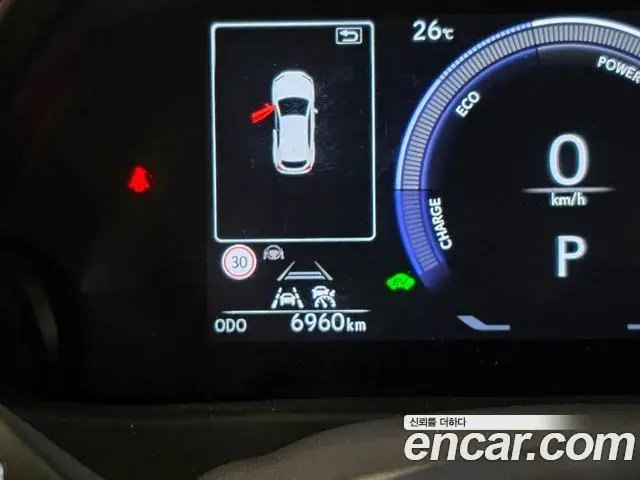 Lexus UX300h 2025 — Photo 3/18