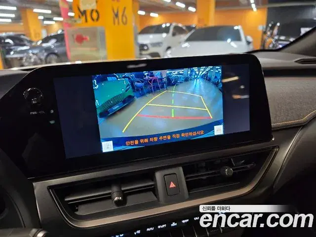 Lexus UX300h 2025 — Photo 4/18