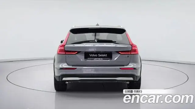 Volvo V60 Cross Country 2024 — Photo 18/20