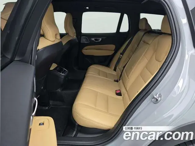 Volvo V60 Cross Country 2024 — Photo 14/20