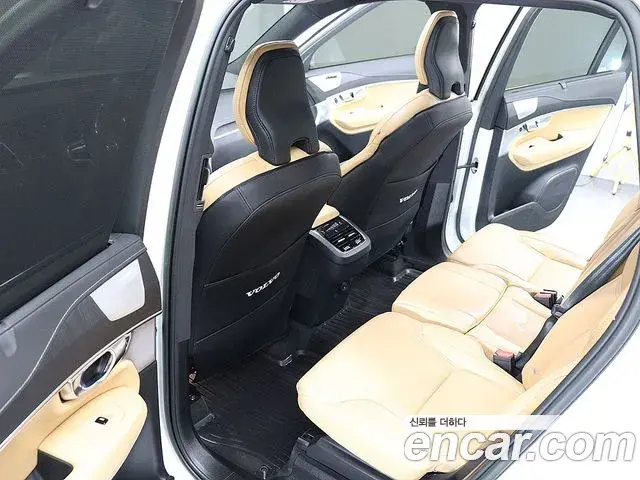 Volvo XC90 2022 — Photo 14/20