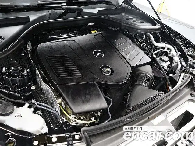 Mercedes-Benz GLC-Class 2025 — Photo 8/20