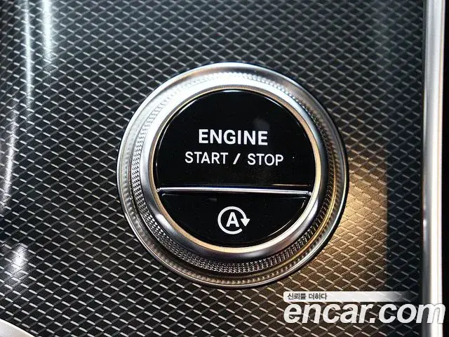 Mercedes-Benz GLC-Class 2025 — Photo 15/20