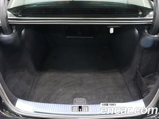 Mercedes-Benz S-Class 2023 — Photo 7/20