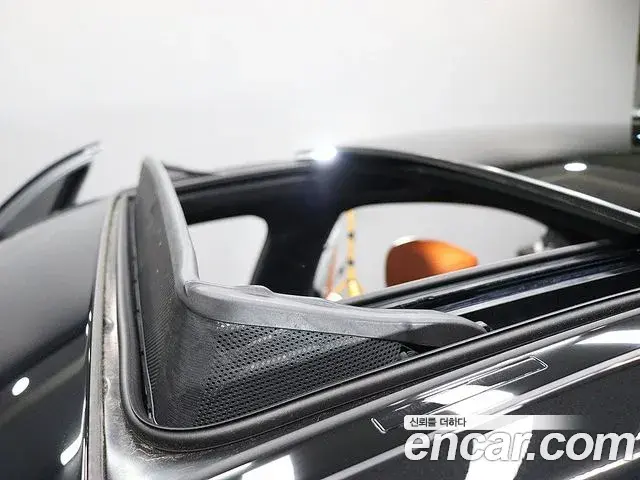 Mercedes-Benz S-Class 2023 — Photo 1/20