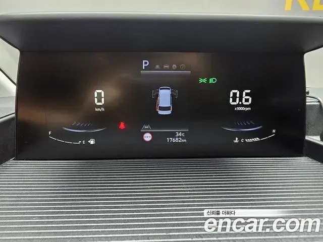 Hyundai Staria 2022 — Фото 6/20
