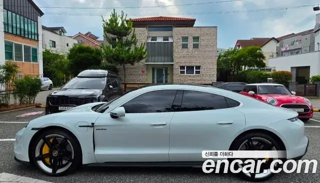 Porsche Taycan 2021 — Şəkil 12/18