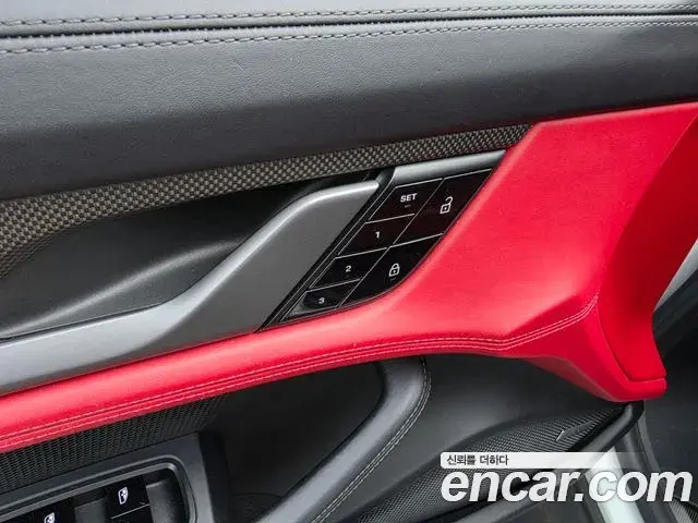 Porsche Taycan 2021 — Şəkil 8/18