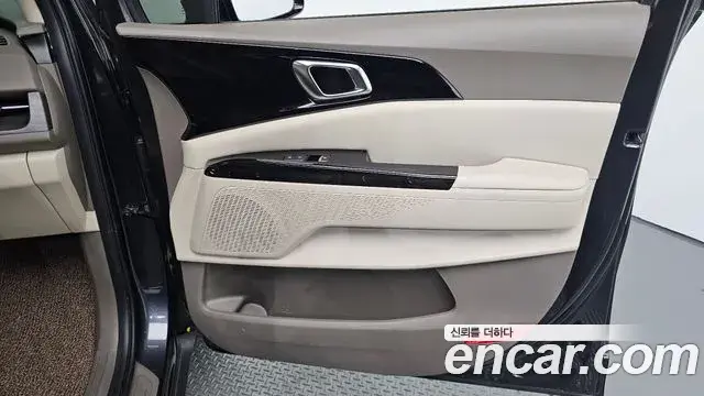Kia Carnival 2022 — Photo 15/30