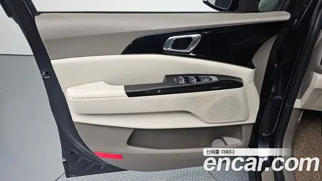 Kia Carnival 2022 — Photo 21/30