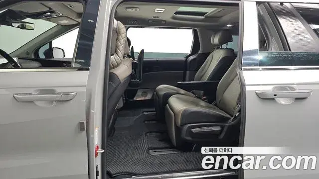 Kia Carnival 2025 — Photo 7/20