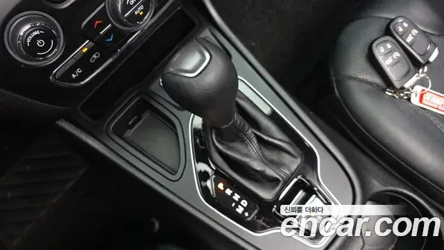 Jeep Cherokee 2021 — Şəkil 28/33