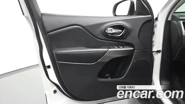 Jeep Cherokee 2021 — Şəkil 13/33