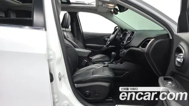 Jeep Cherokee 2021 — Şəkil 10/33