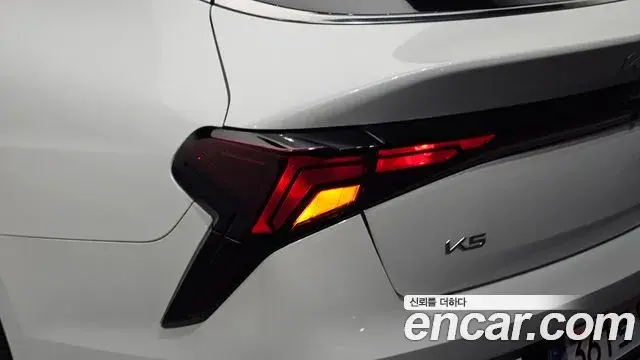 Kia K5 2023 — ფოტო 22/32