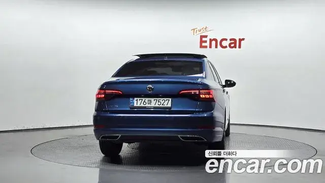 Volkswagen Jetta 2020 — ფოტო 19/20
