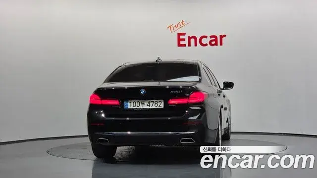 BMW 5 Series 2023 — Photo 17/36