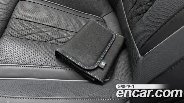 BMW 5 Series 2023 — Photo 35/36
