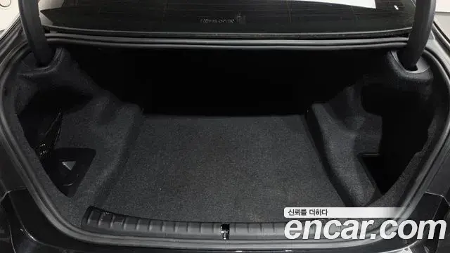 BMW 5 Series 2023 — Photo 32/36