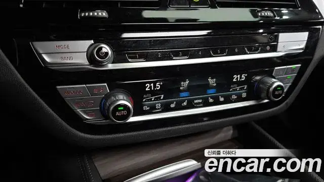 BMW 5 Series 2023 — Photo 22/36