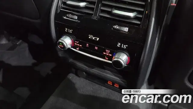 BMW 5 Series 2023 — Photo 12/36