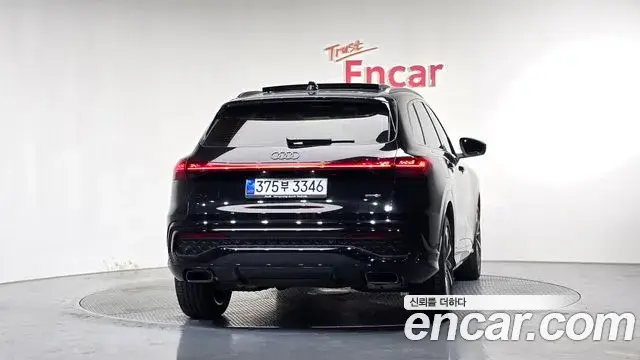 Audi Q5 2025 — ფოტო 22/34