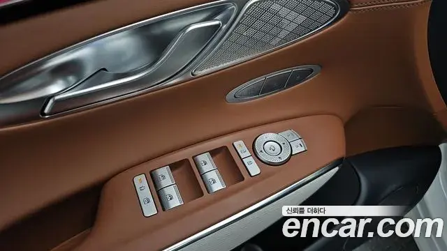 Genesis GV70 2025 — ფოტო 30/33
