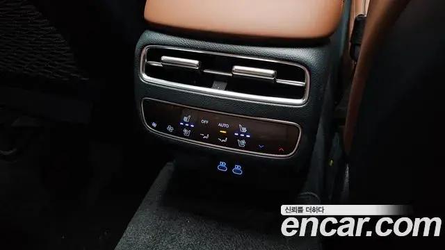 Genesis GV70 2025 — ფოტო 17/33