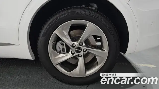 Genesis GV70 2025 — ფოტო 21/33