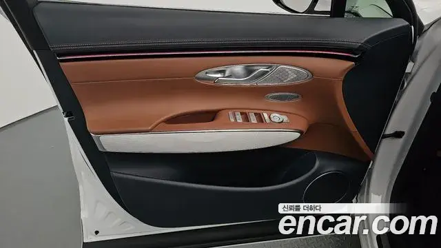 Genesis GV70 2025 — ფოტო 29/33