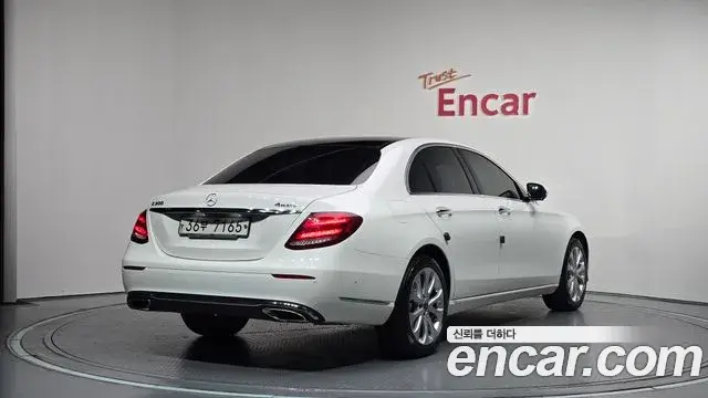 Mercedes-Benz E-Class 2019 — Фото 2/20