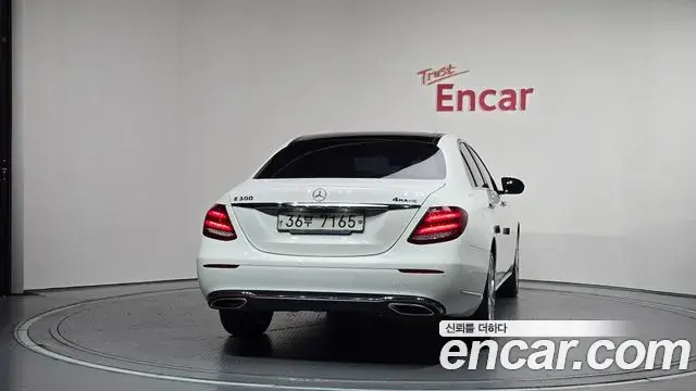 Mercedes-Benz E-Class 2019 — Фото 4/20