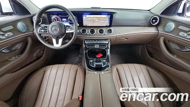 Mercedes-Benz E-Class 2019 — Фото 7/20