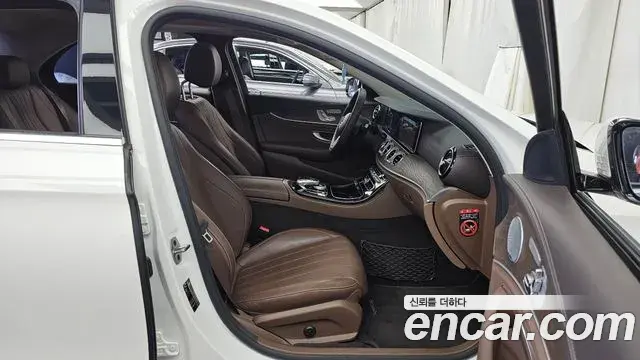 Mercedes-Benz E-Class 2019 — Фото 11/20