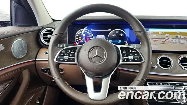 Mercedes-Benz E-Class 2019 — Фото 13/20
