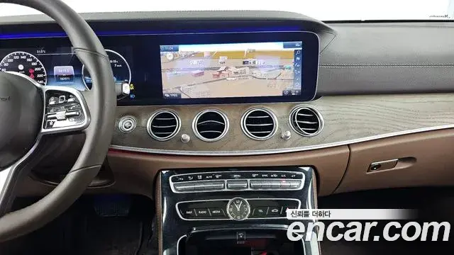 Mercedes-Benz E-Class 2019 — Фото 14/20