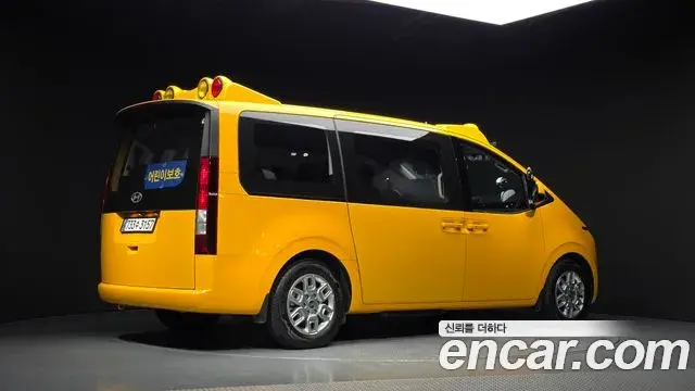 Hyundai Staria 2025 — Фото 2/20