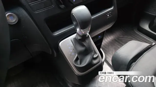 Hyundai Staria 2025 — Фото 9/20