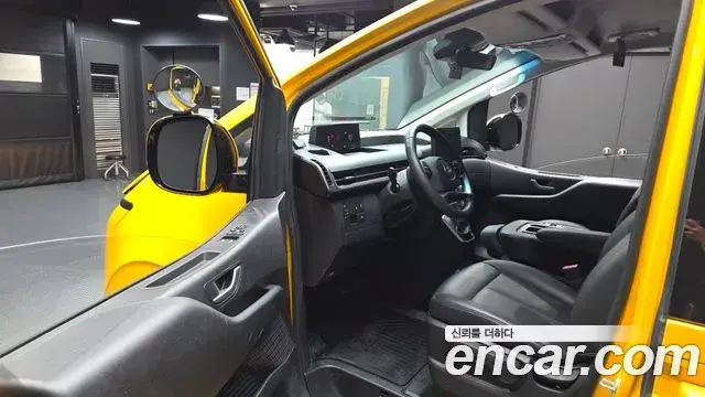Hyundai Staria 2025 — Фото 10/20