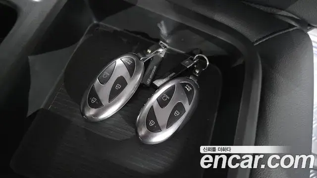 Hyundai Staria 2025 — ფოტო 16/34