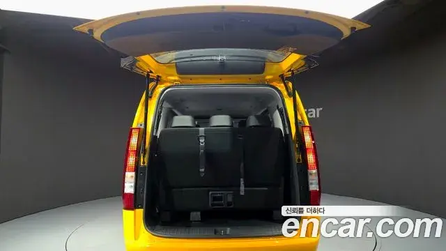 Hyundai Staria 2025 — ფოტო 21/34