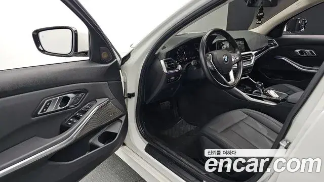 BMW 3 Series 2019 — Фото 11/20