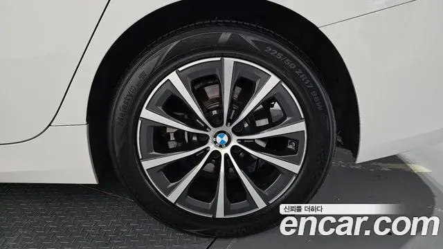 BMW 3 Series 2019 — ფოტო 26/31