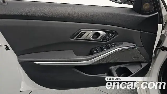 BMW 3 Series 2019 — ფოტო 15/31