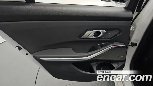 BMW 3 Series 2019 — ფოტო 20/31