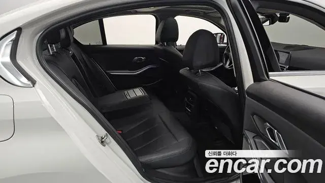 BMW 3 Series 2019 — ფოტო 2/31