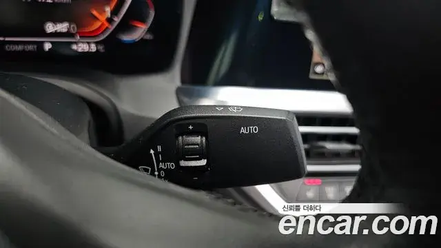BMW 3 Series 2019 — ფოტო 28/31